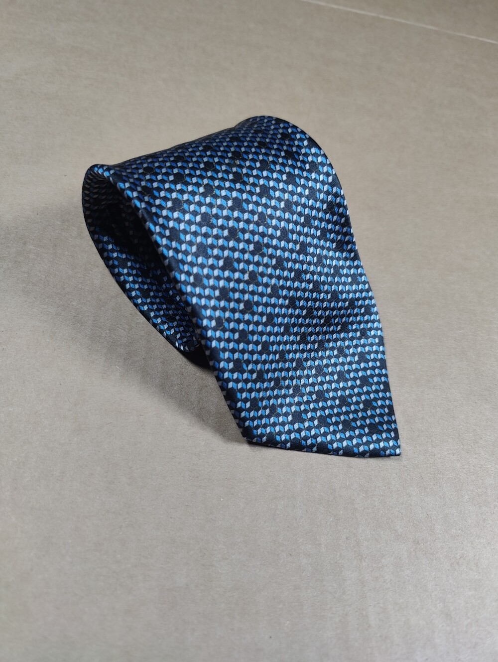 Brioni Men's 100% Silk Geometric Blue Black Honeycomb Cube Pattern Made In Italy